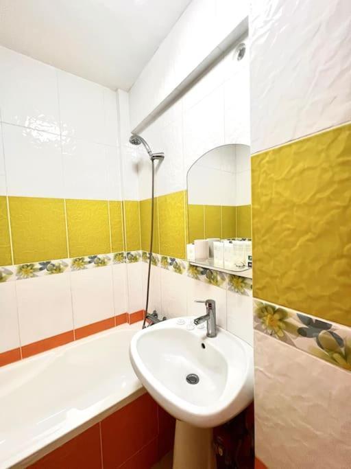 Piata Ovidiu 14 Lowcost Constanta Exterior photo